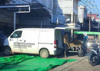 MOBIL MBG KECAMATAN SANDAI KABUPATEN KETAPANG DIPAKAI UNTUK JUALAN BUAH