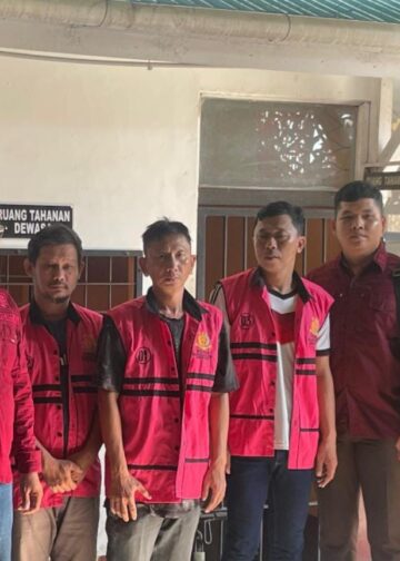 3 TERSANGKA KASUS ROKOK ILEGAL DISERAHKAN KE KEJARI MEMPAWAH. BB BERUBAH DARI 320.000 MENJADI 144.000 BATANG ERA DAN 40.000 MENJADI 10.000 BATANG ORIS.