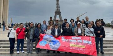 JALAN-JALAN KE EROPA, BUPATI SEKADAU, ARON MENDAPATKAN KRITIKAN RAKYAT