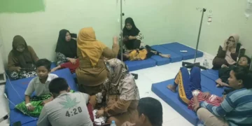 PULUHAN SISWA SD DI KETAPANG KERACUNAN MBG