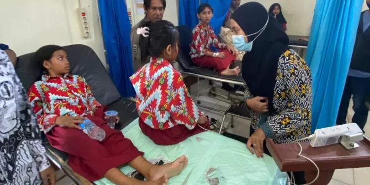 7 SISWA SDN 1 SIMPANG HILIR, KABUPATEN KAYONG UTARA DIDUGA KERACUNAN MBG