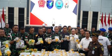 63 kilogram sabu berhasil digagalkan anggota Satgas Yonarhanud 1/PBC Kostrad di batas Entikong